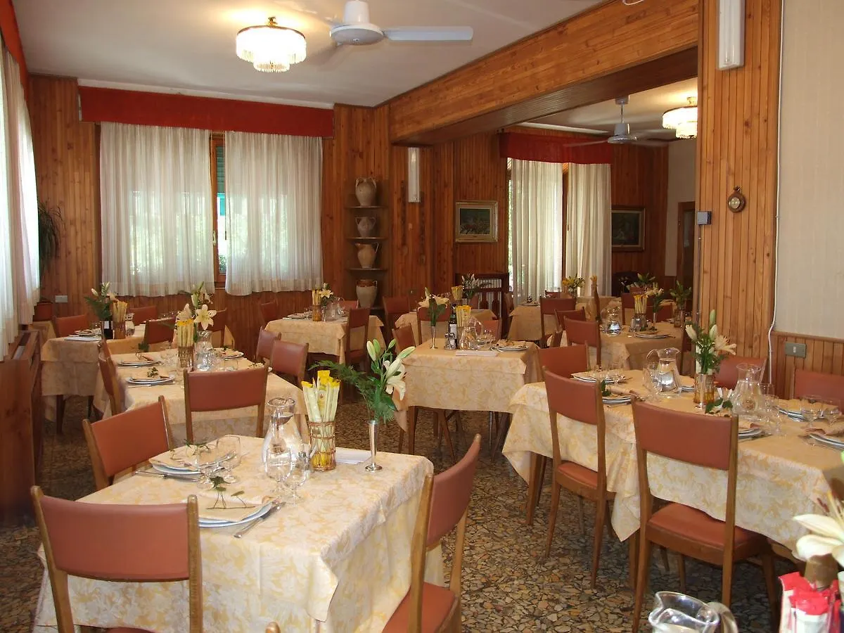 Hotel Villa Patrizia Cutigliano 3*,  Italia